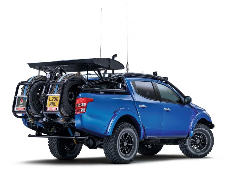  Mitsubishi L200 Desert Warrior 2017 года  (фото 5 из 15)